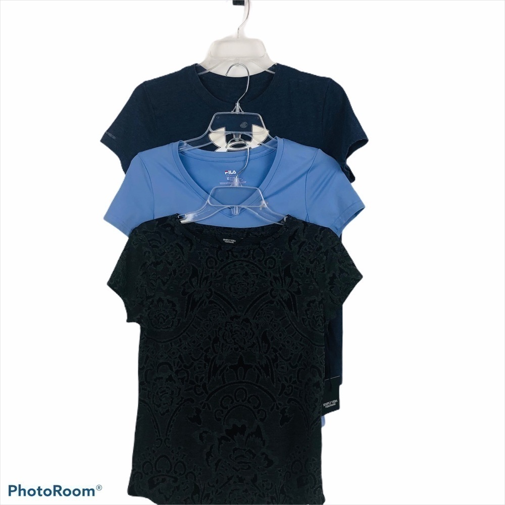 UNDER ARMOUR, FILA, SIMPLY VERA Women’s Tops Lot/3